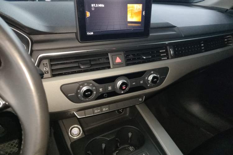 Used Audi A4L 2018 30th Anniversary Edition 30 TFSI Ambition Model
