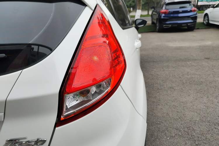 Used Ford Fiesta 2013 Hatchback 1.5L Automatic Fashion Edition
