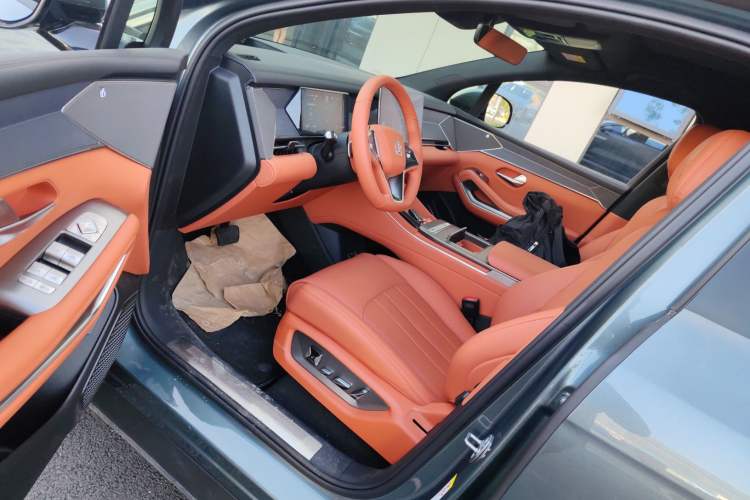 Used BYD Tang L 2025 EV 670KM LiDAR Flagship Version
