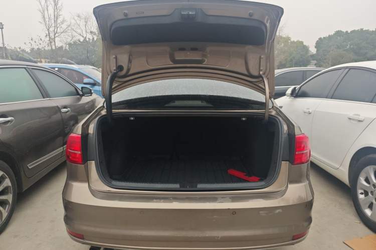 Used Volkswagen Sagitar 2015 230TSI Automatic Comfort Version
