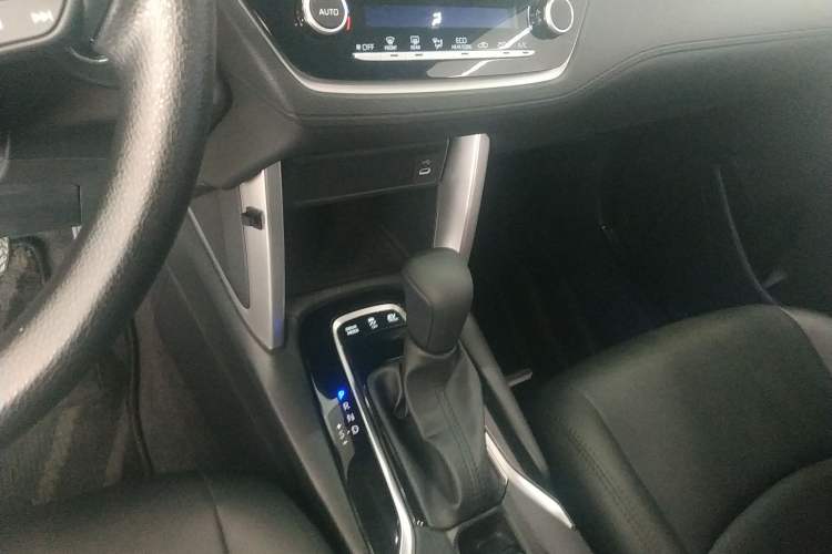 Used Toyota Corolla Cross 2024 2.0L Smart Electric Hybrid Dual-Engine Pioneer Edition
