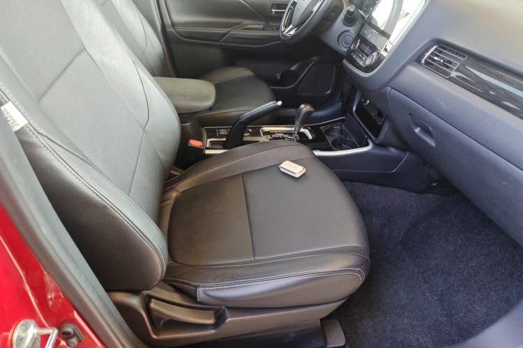 Used Mitsubishi Outlander 2018 2.0L Two-Wheel Drive Glory Edition 5 Seats
