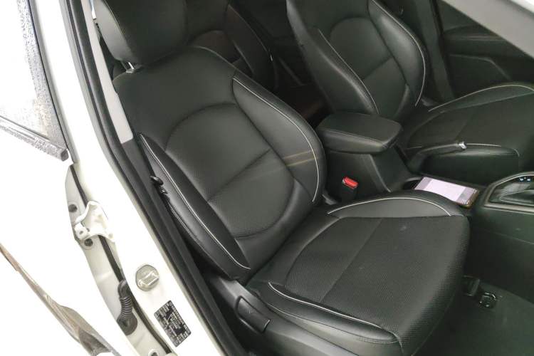 Used Hyundai ix25 2015 1.6L Automatic Two-Wheel-Drive Deluxe DLX Model