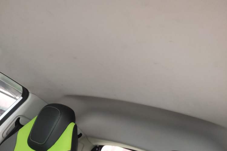 Used Roewe Clever 2021 302 km New Four-Seater Super-Efficient Version