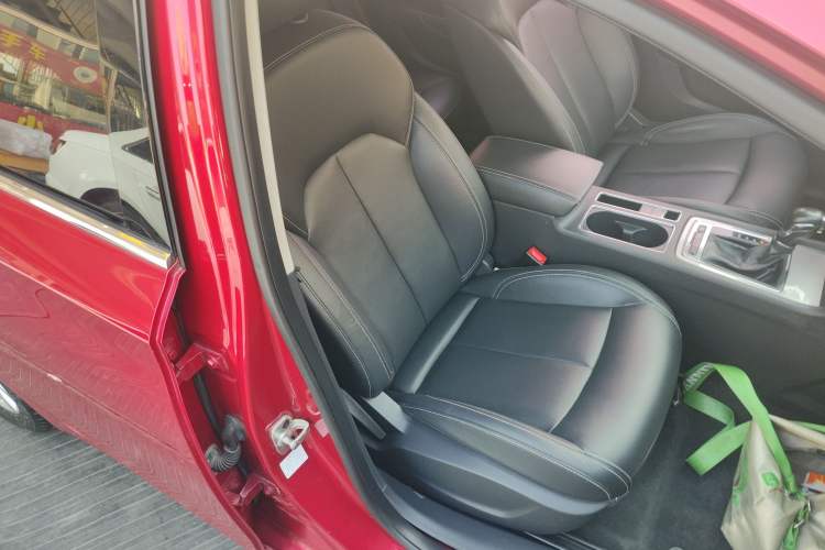 Used Roewe i6 2017 20T Automatic Internet Smart Edition
