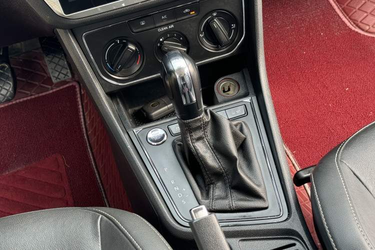 Used Volkswagen Lavida 2017 1.6L Automatic Comfort Edition
