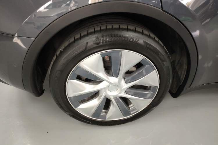 Used Tesla Model Y 2022 Long-Range All-Wheel-Drive Version