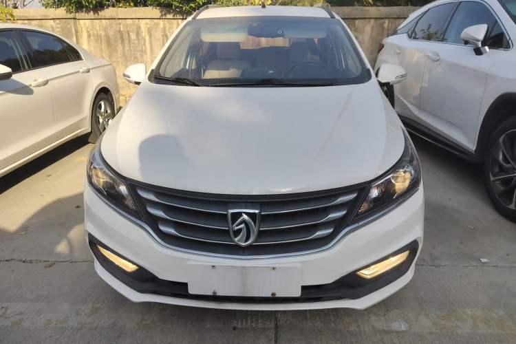 Used Baojun 310W 2017 1.5L Manual Fashion Model China V
