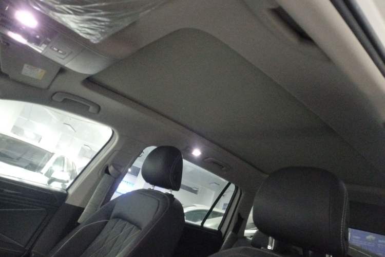 Used Volkswagen Tiguan L 2023 330TSI Automatic Two-Wheel Drive Smart Edition
