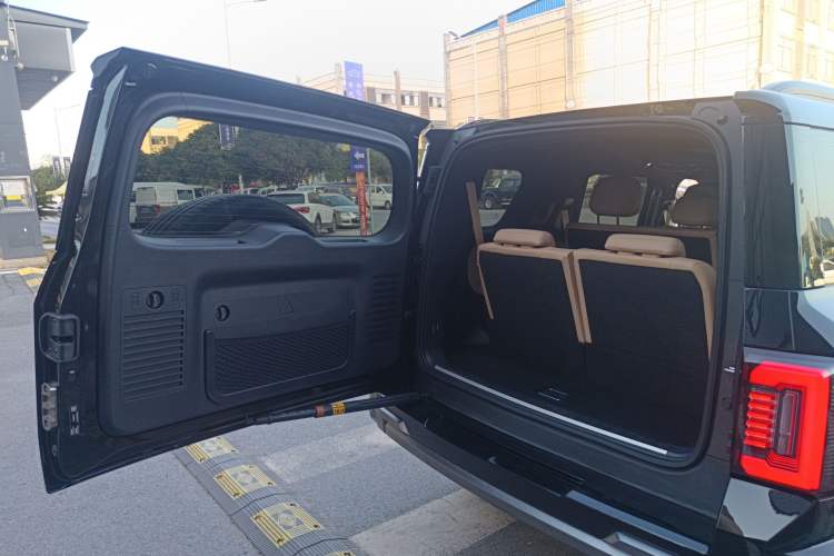 Used  Leopard 8 2025 Smart & Brave Flagship Edition 7 Seats
