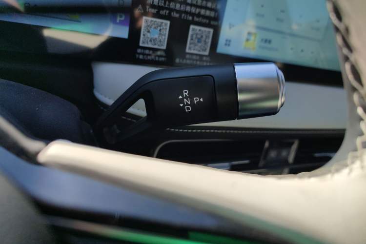 Used Geometry E Firefly 2024 401 km Fluorescent