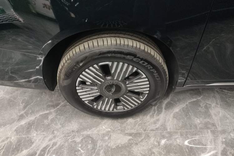 Used  LEVC L380 2024 140-Degree 6-Seater All-Wheel-Drive Ultra
