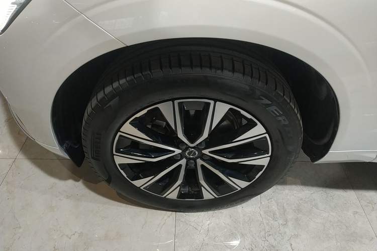 Used Volvo XC60 2023 B5 4x4 Smart Luxury Edition