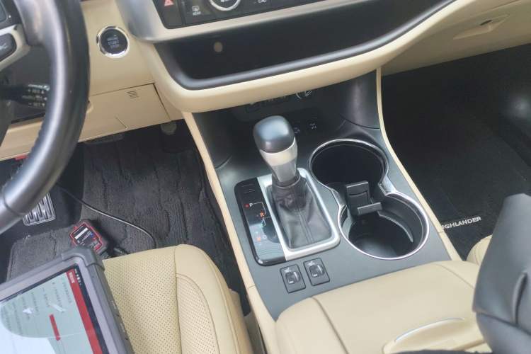 Used Toyota Highlander 2018 2.0T Four-Wheel Drive Luxury Edition 7 Seats China V Emission Standard