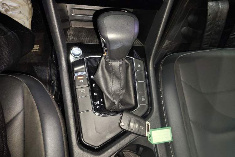 Used Volkswagen Tiguan L 2021 330TSI Automatic Two-Wheel Drive Smart Edition
