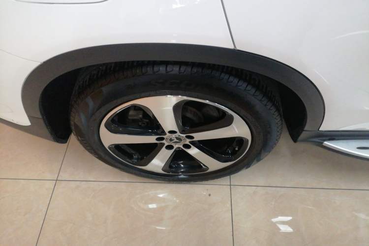 Used Mercedes-Benz GLC 2018 Facelift GLC 260 4MATIC Luxury Edition
