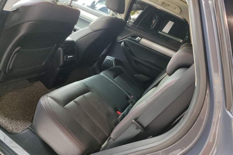 Used BYD Tang New Energy 2018 DM 2.0T All-Wheel Drive Smart Connectivity Luxury Model 7 Seats China V Emission Standard