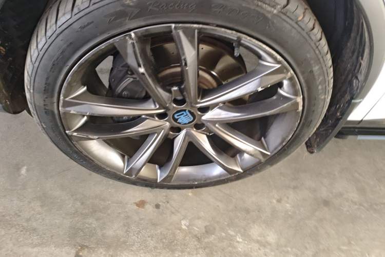 Used BYD Tang New Energy 2018 DM 2.0T All-Wheel Drive Smart Connectivity Luxury Model 7 Seats China V Emission Standard
