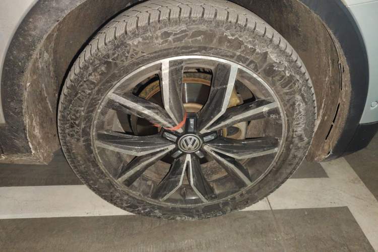 Used Volkswagen Tiguan L 2019 380TSI Automatic All-Wheel Drive Luxury Edition with 7 Seats China VI Standard
