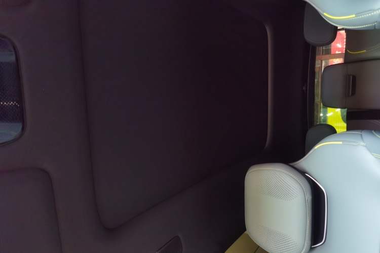 Used Lynk & Co 08 EM-P 2025 220 km All-Wheel-Drive Performance Halo