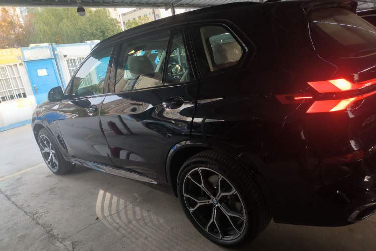 Used BMW X5 2023 xDrive 30Li Luxury M Sport Night Edition Package
