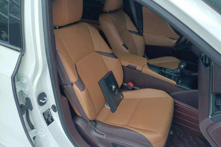 Used Lexus ES 2020 300h Premier Edition
