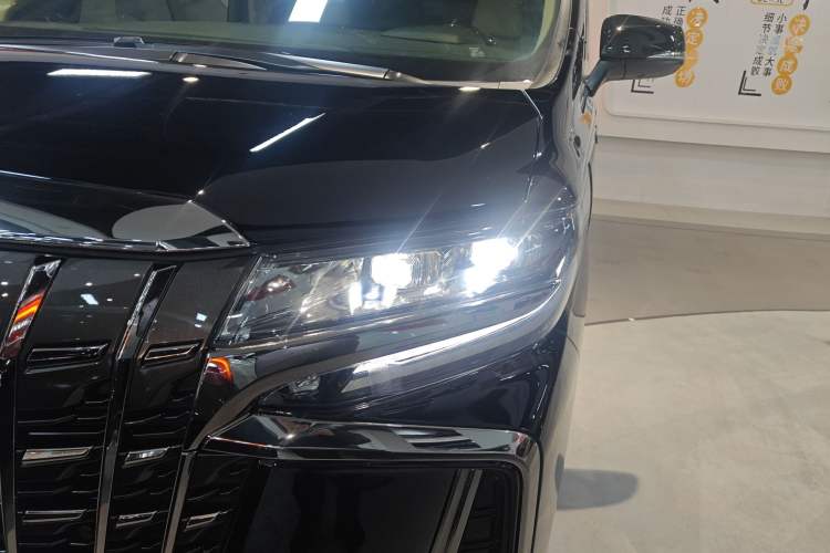 Used Toyota Alphard 2021 Dual-Motor 2.5L Premium Edition
