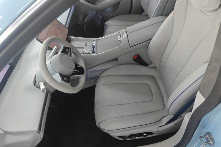 Used Hima Luxeed S7 2025 785 km Ultra