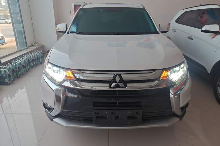 Used Mitsubishi Outlander 2018 2.4L 4x4 Luxury Edition 7-Seater