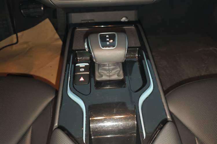 Used Hongqi E-QM5 2022 431 km Charge & Enjoy Edition
