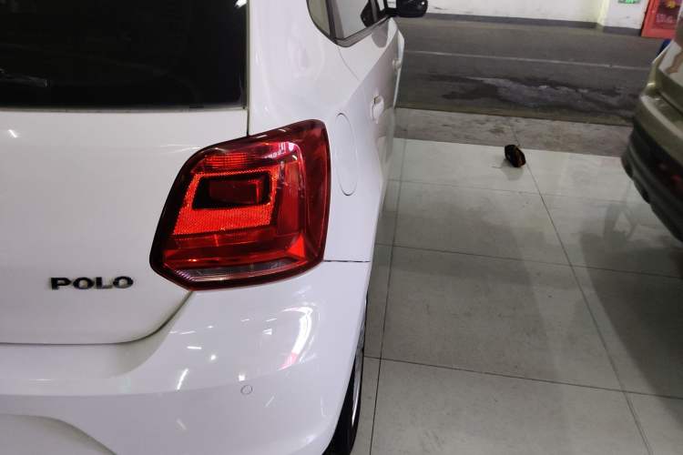 Used Volkswagen Polo 2016 1.6L Automatic Comfort Model
