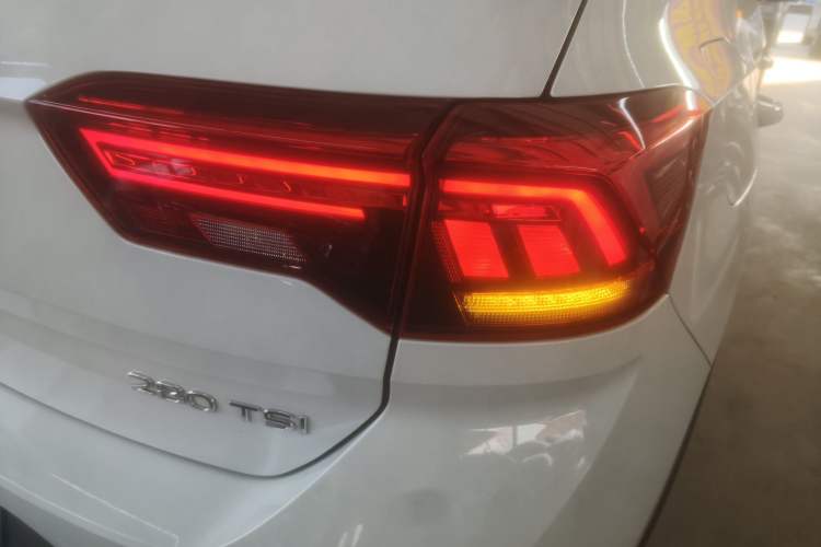 Used Volkswagen T-ROC 2021 280TSI DSG Two-Wheel Drive Comfort Connect Edition