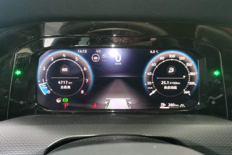 Used Volkswagen Golf 2025 300TSI R-Line
