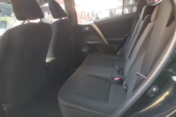 Used Toyota RAV4 2015 2.0L CVT Two-Wheel Drive Fashion Edition
