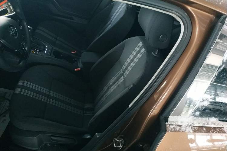 Used Volkswagen Lamando 2015 230TSI DSG Fashion Edition
