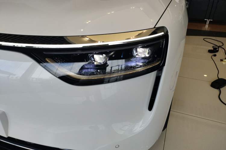 Used Hima AITO M8 2025 Extended-Range Max+ Version 53.4 kWh 6-Seater Edition
