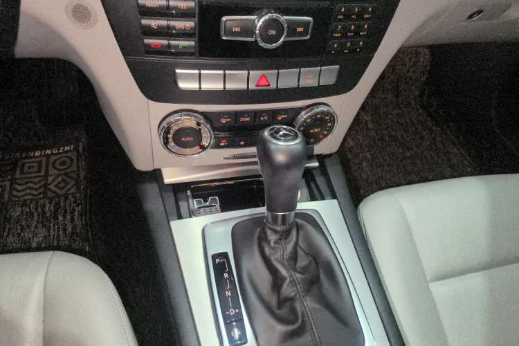 Used Mercedes-Benz C-Class 2011 C 200 Fashion Travel Edition