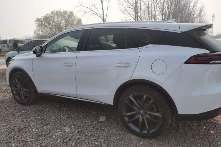 Used BYD Tang New Energy 2018 DM 2.0T All-Wheel Drive Smart Connectivity Luxury Model 7 Seats China V Emission Standard
