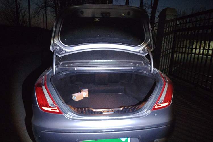 Used Jaguar XJ 2014 XJL 3.0 SC Two-Wheel-Drive Panoramic Business Edition