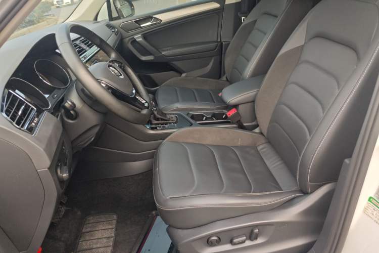 Used Volkswagen Tiguan L 2020 330TSI Automatic Two-Wheel Drive Panoramic Comfort Edition China VI Standard
