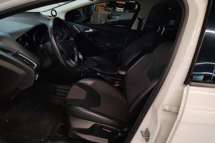 Used Ford Focus 2018 Sedan Classic 1.6L Automatic Trendy SmartDrive Edition
