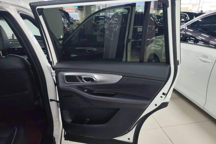 Used GAC Trumpchi GS8 2022 Linghang Series 2.0 TGDI Two-Wheel-Drive Luxury Smart Connectivity Version (7 Seats)
