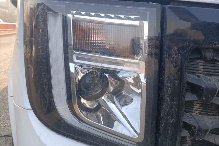 Used JMC Fushun 2023 2.0T Manual Short-Wheelbase Mid-Top Commercial Multi-Purpose 6-Seater Passenger Vehicle