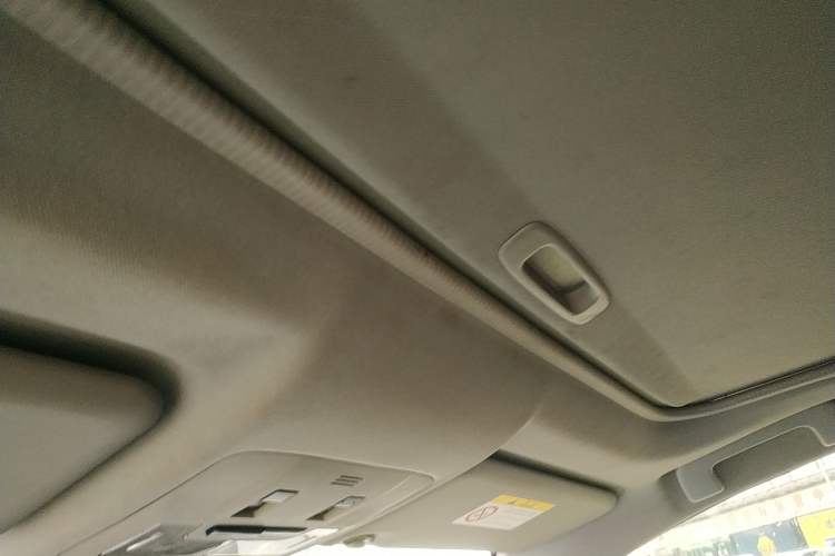 Used Toyota RAV4 2016 2.0L CVT Two-Wheel Drive Fashion Edition China V Standard
