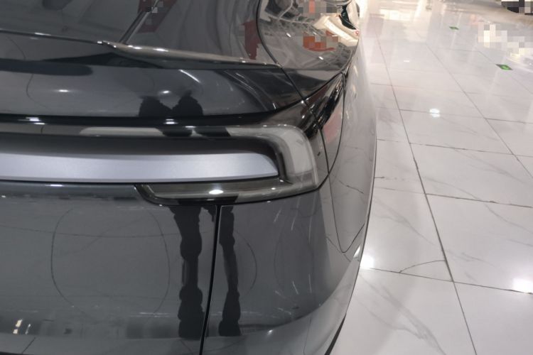 Used Tesla Model Y L 2025 Long-Range All-Wheel-Drive Version
