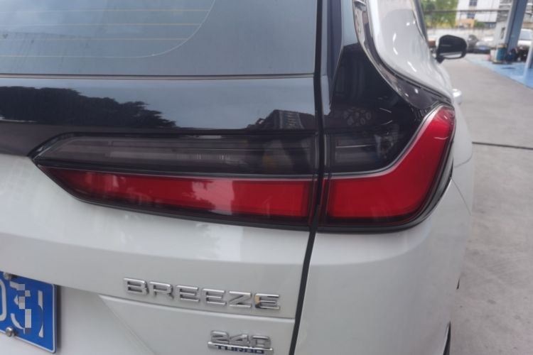 Used Honda Breeze 2023 240TURBO Two-Wheel-Drive Luxury PRO 7-Seater
