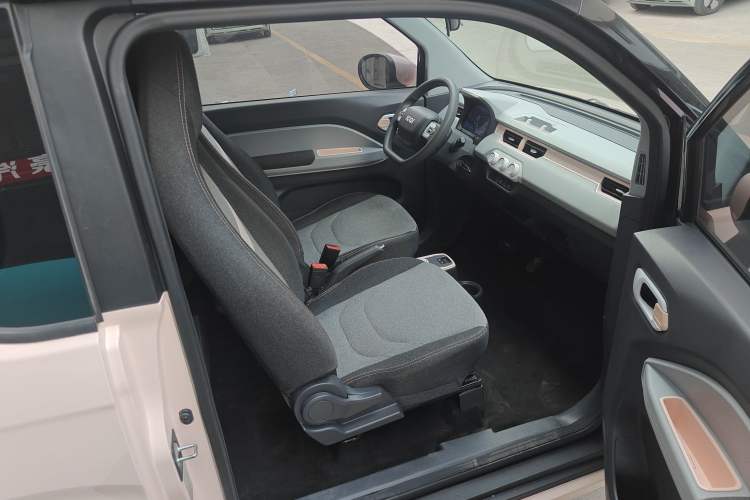 Used Chery QQ Ice Cream 2022 170km Sundae Phosphate Lithium-Ion
