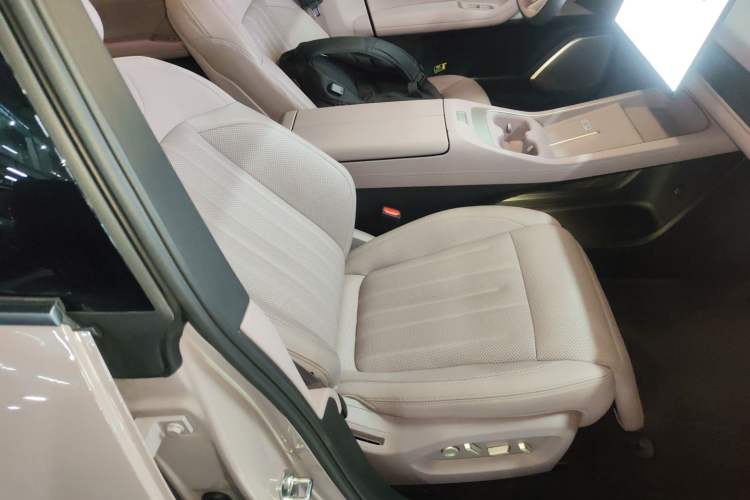 Used ONVO L60 2024 60 kWh Rear-Drive Version
