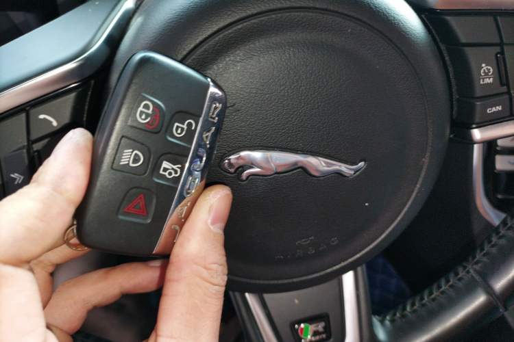 Used Jaguar XE 2017 2.0T 200 PS R-Sport