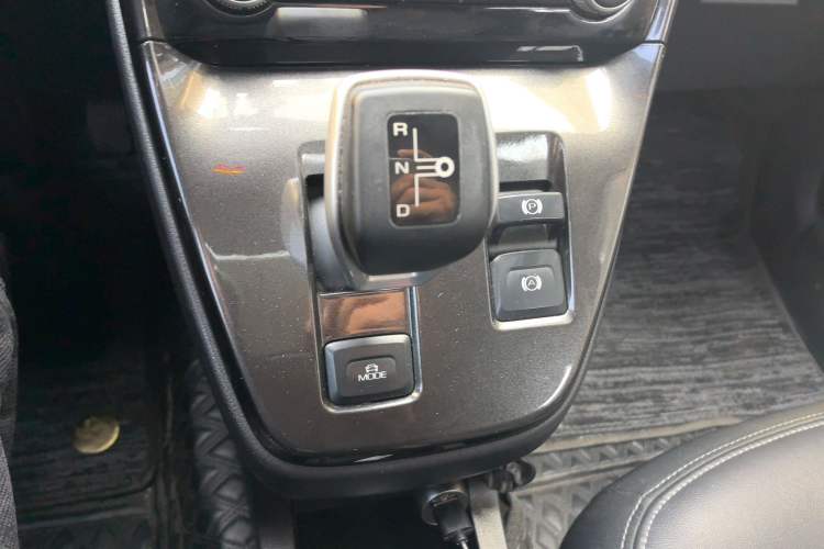 Used ORA iQ 2018 Smart Connectivity Model